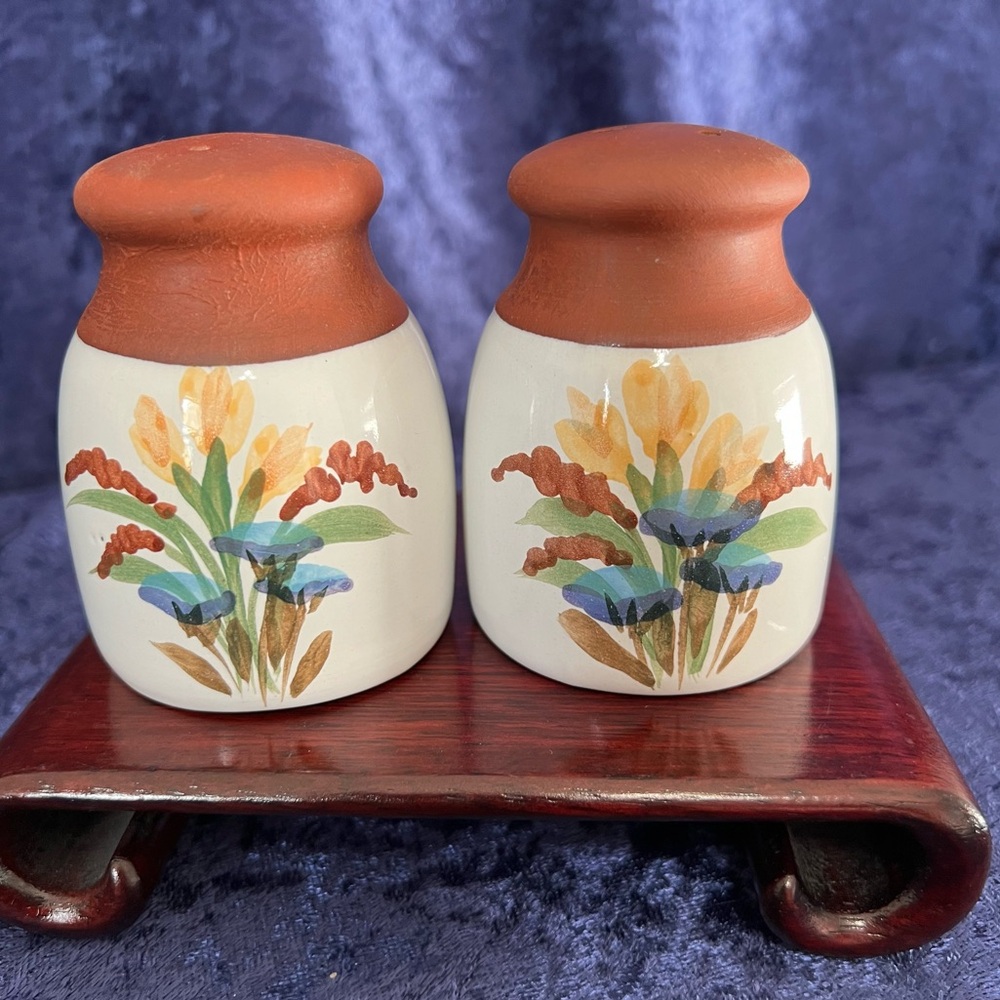 Emerson Creek Pottery Salt/Pepper Set, Vintage Art Pottery Shaker Set Floral ‘92
